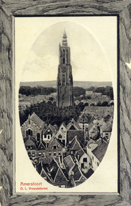 13132 Overzicht van het zuidwestelijke gedeelte van de binnenstad van Amersfoort vanaf de toren van de St.-Joriskerk ...
